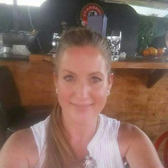 Meet your Posher, Melissa - Picture 2 of 2