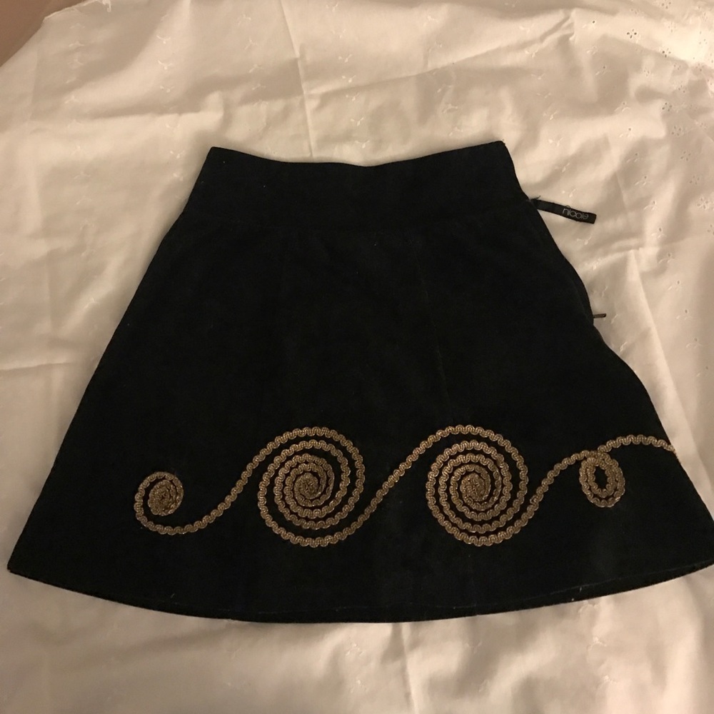 Nicole🌸 Black velvet with gold pattern skirt🎀
