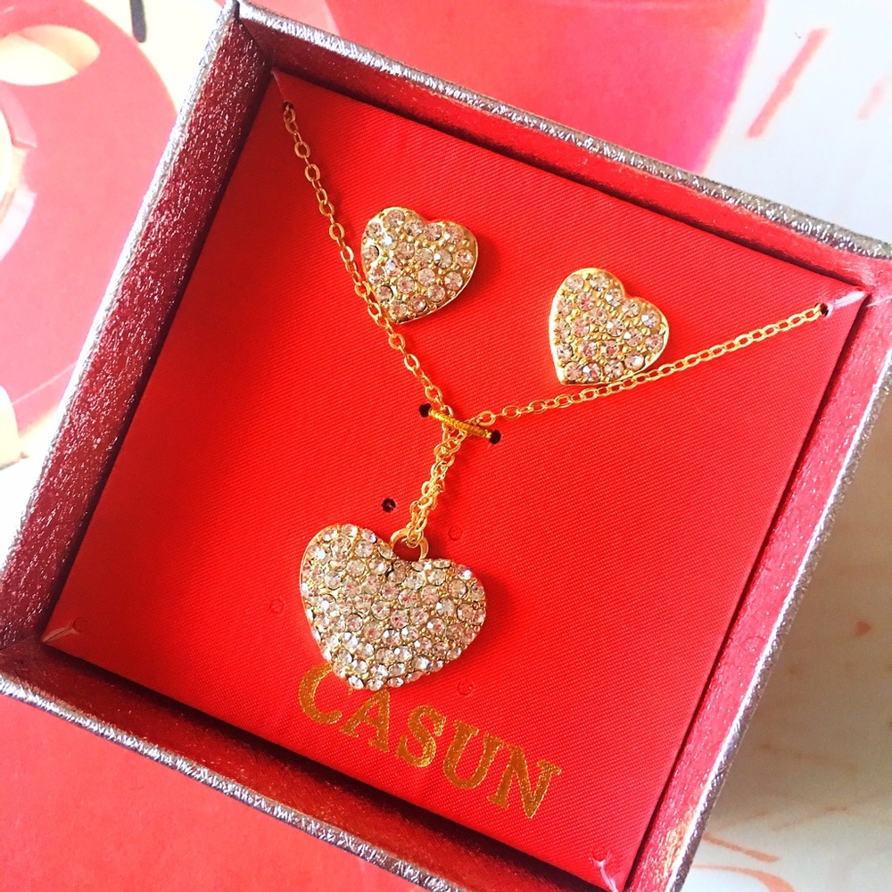 NWTs ~ Necklace & Earring Set