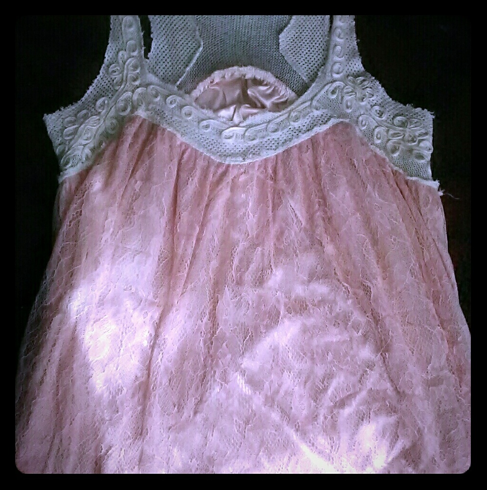 Size large brand me buckle boutique top