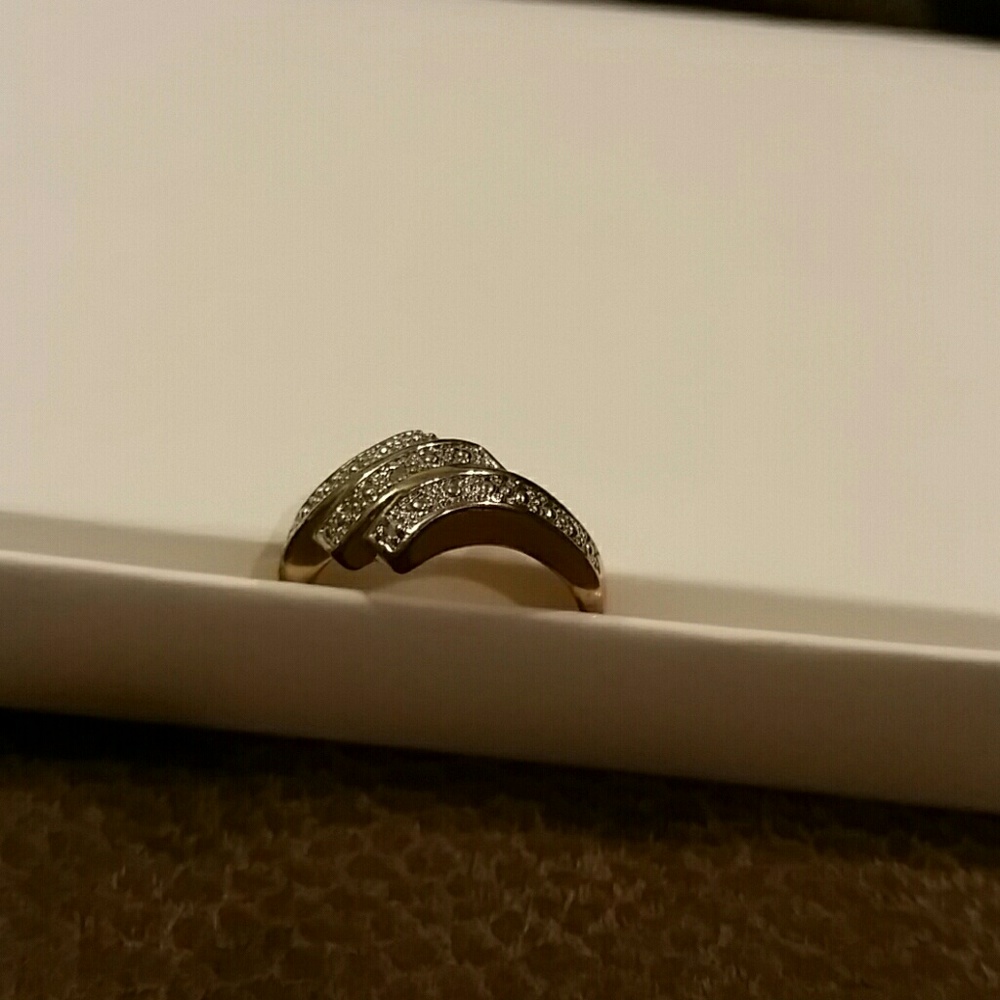 Gold band, diamond cluster