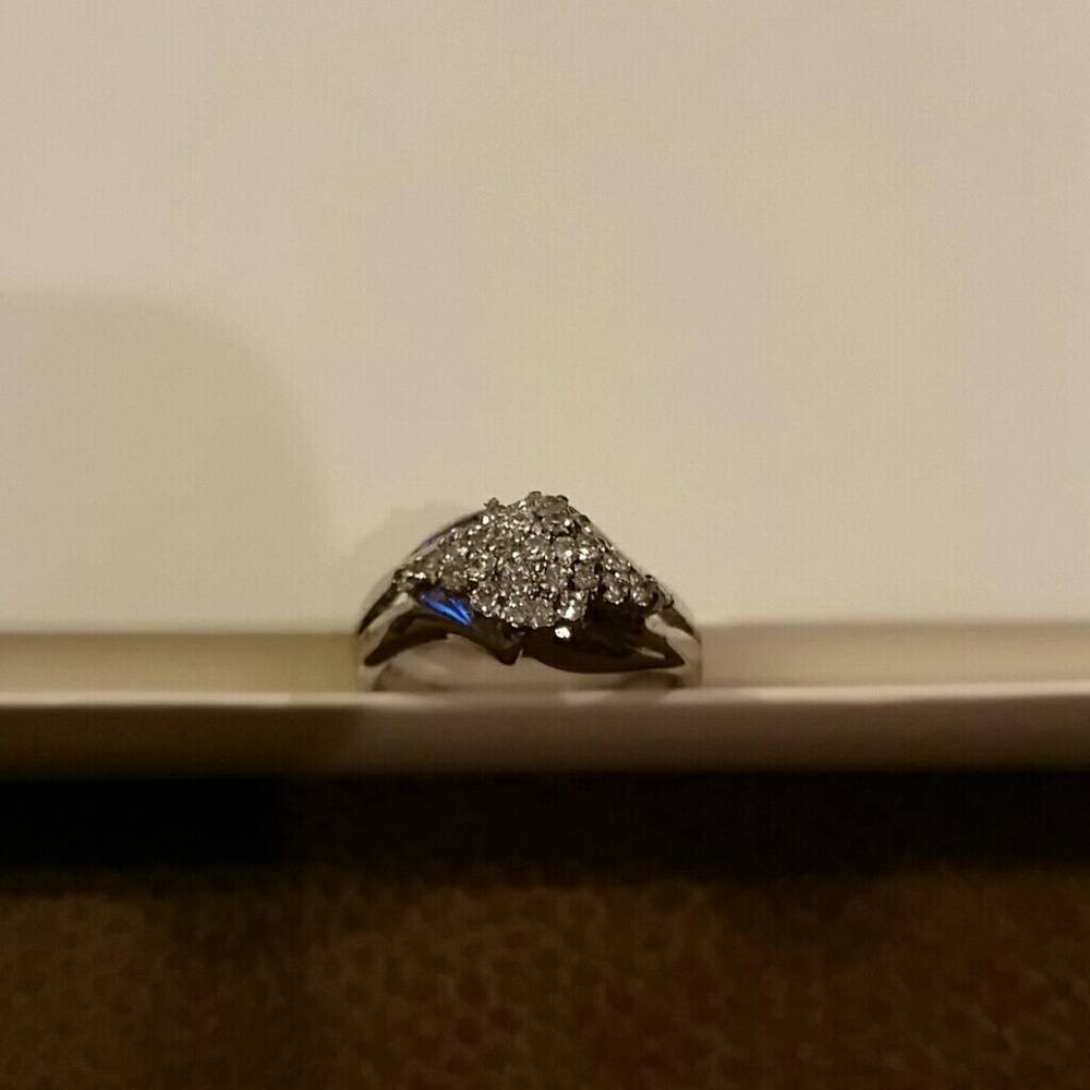 Silver band diamond cluster