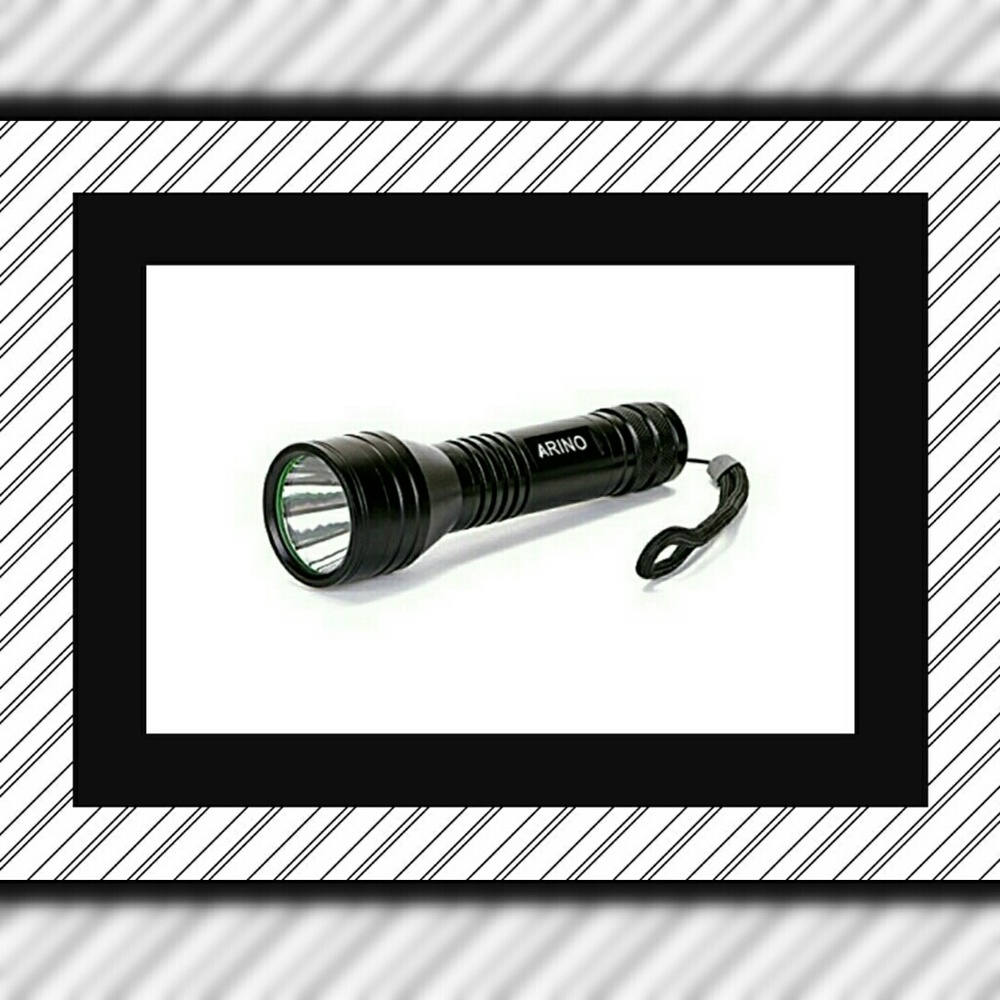 Adjustable Focus 10W LED Rechargeable Flashlight