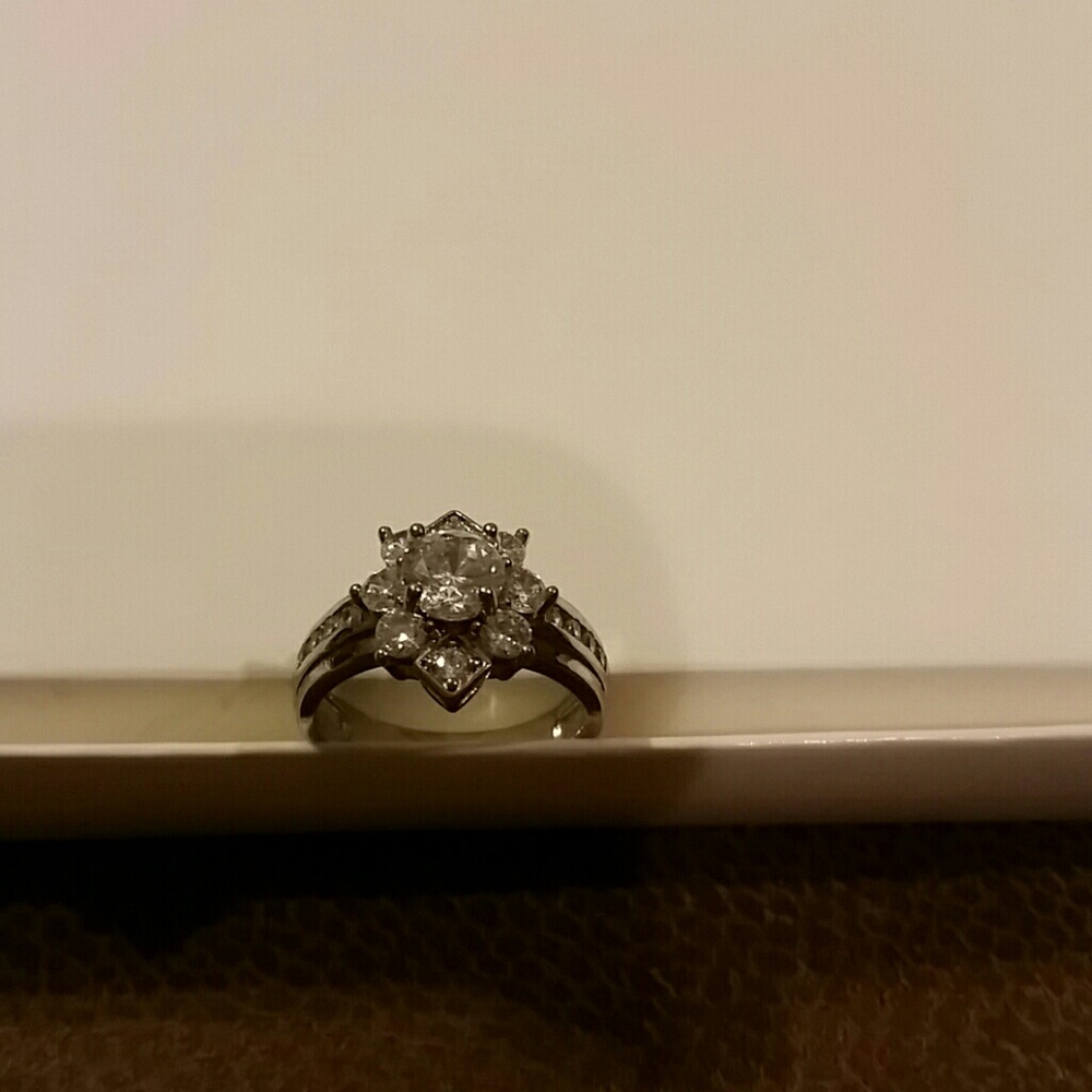 Floral diamond set, silver band