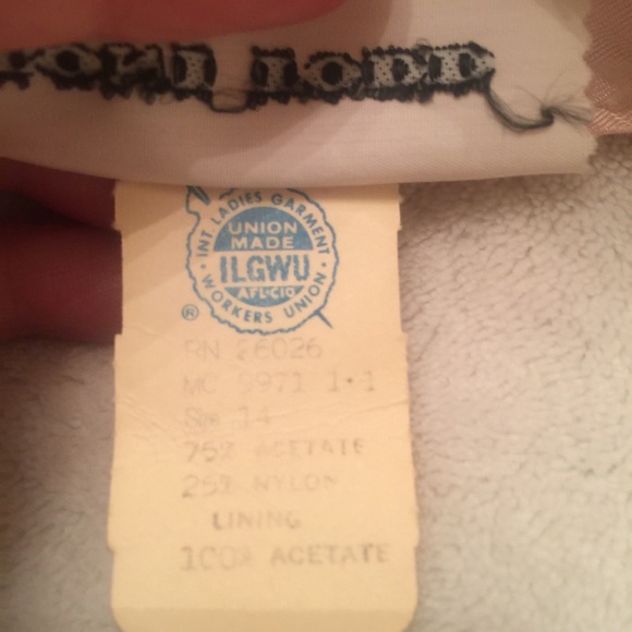 Vintage lace dress - Picture 3 of 6