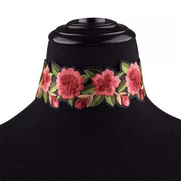 Arrived!!!!! Beautiful wide embroidered choker. - Picture 3 of 6