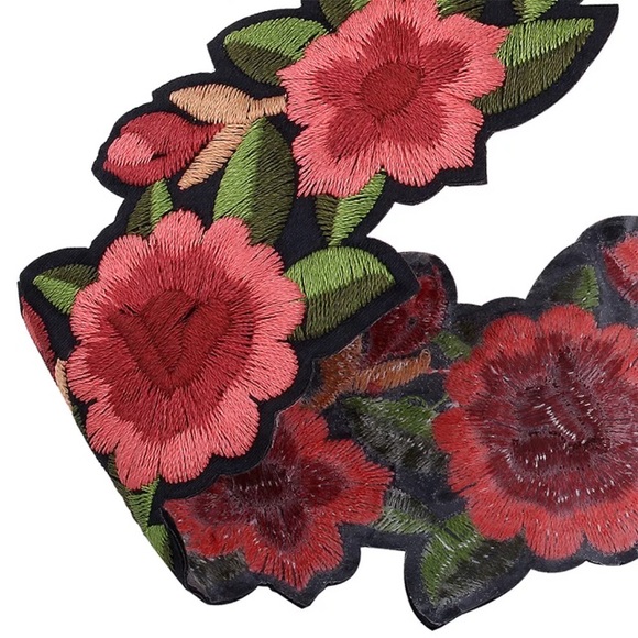 Arrived!!!!! Beautiful wide embroidered choker. - Picture 4 of 6