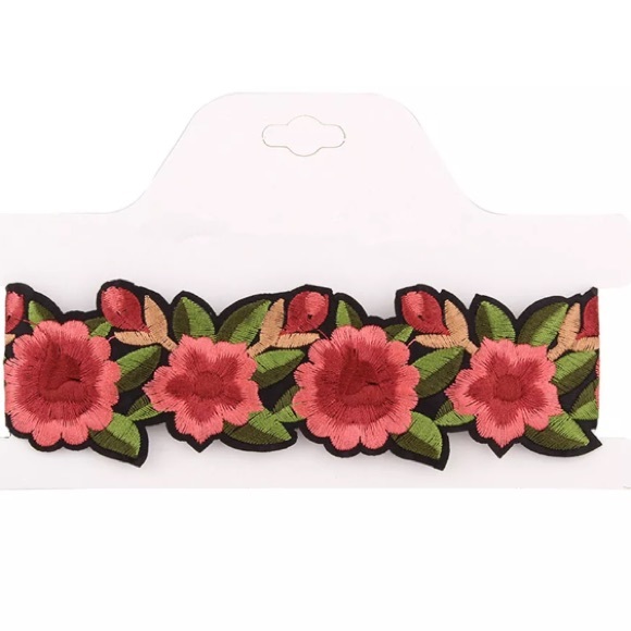 Arrived!!!!! Beautiful wide embroidered choker. - Picture 5 of 6