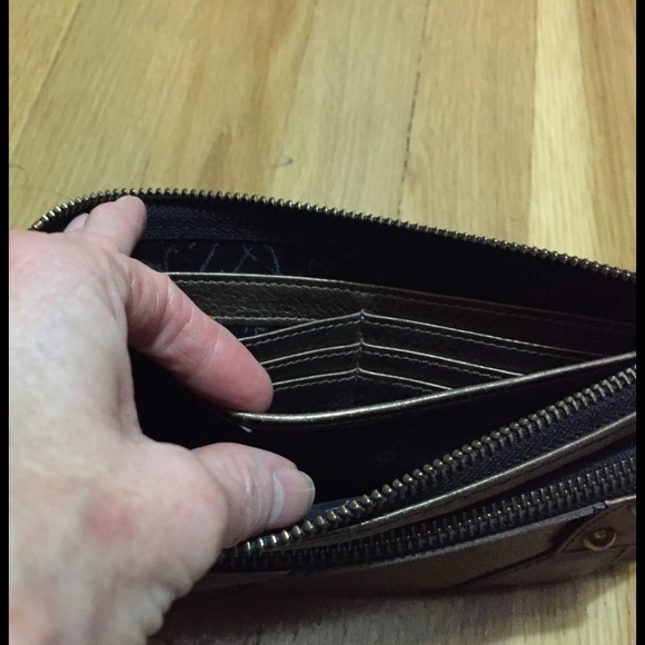 FOSSIL WALLET/CLUTCH ALL LEATHER - Picture 3 of 4