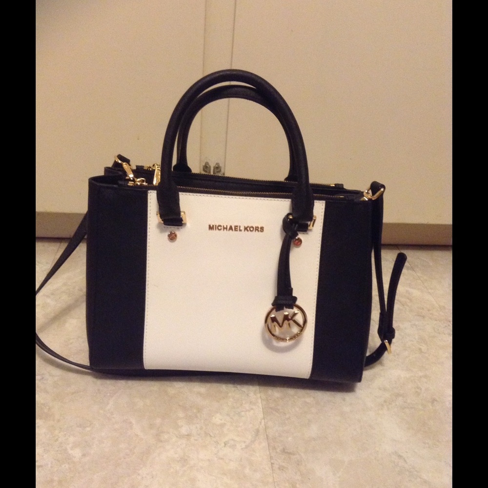 Black and white MK bag SOLD