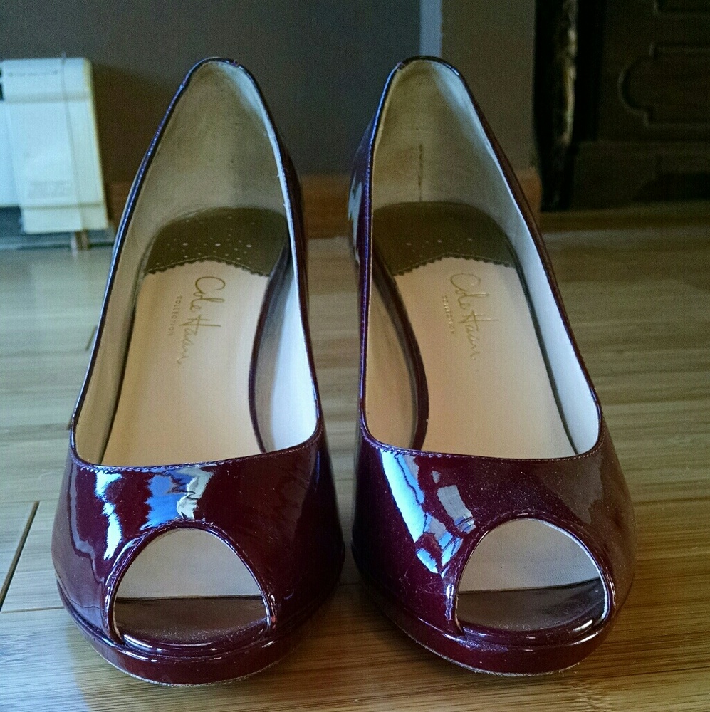 Moving sale! Haan Chelsea peep-toe pump