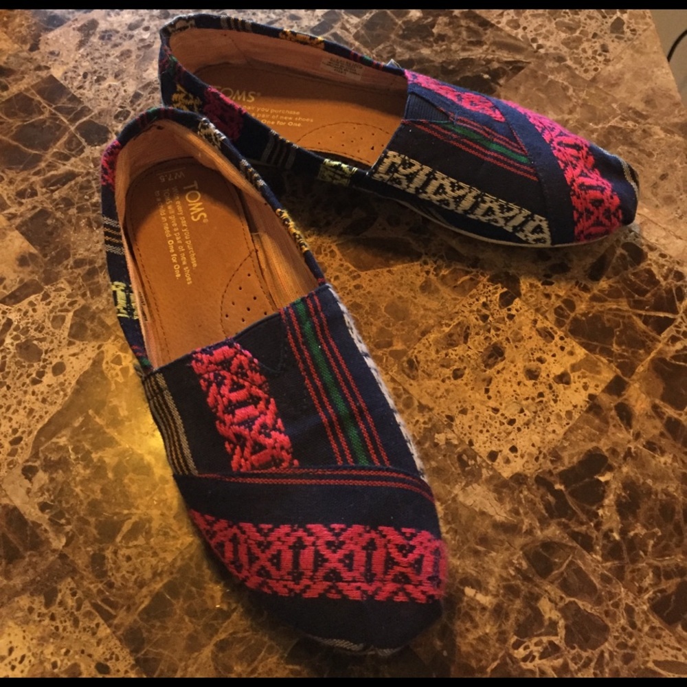 TOMS espadrilles in mint condition, worn once.