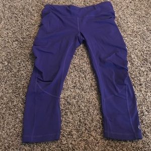Lululemon crop size 6 color purple