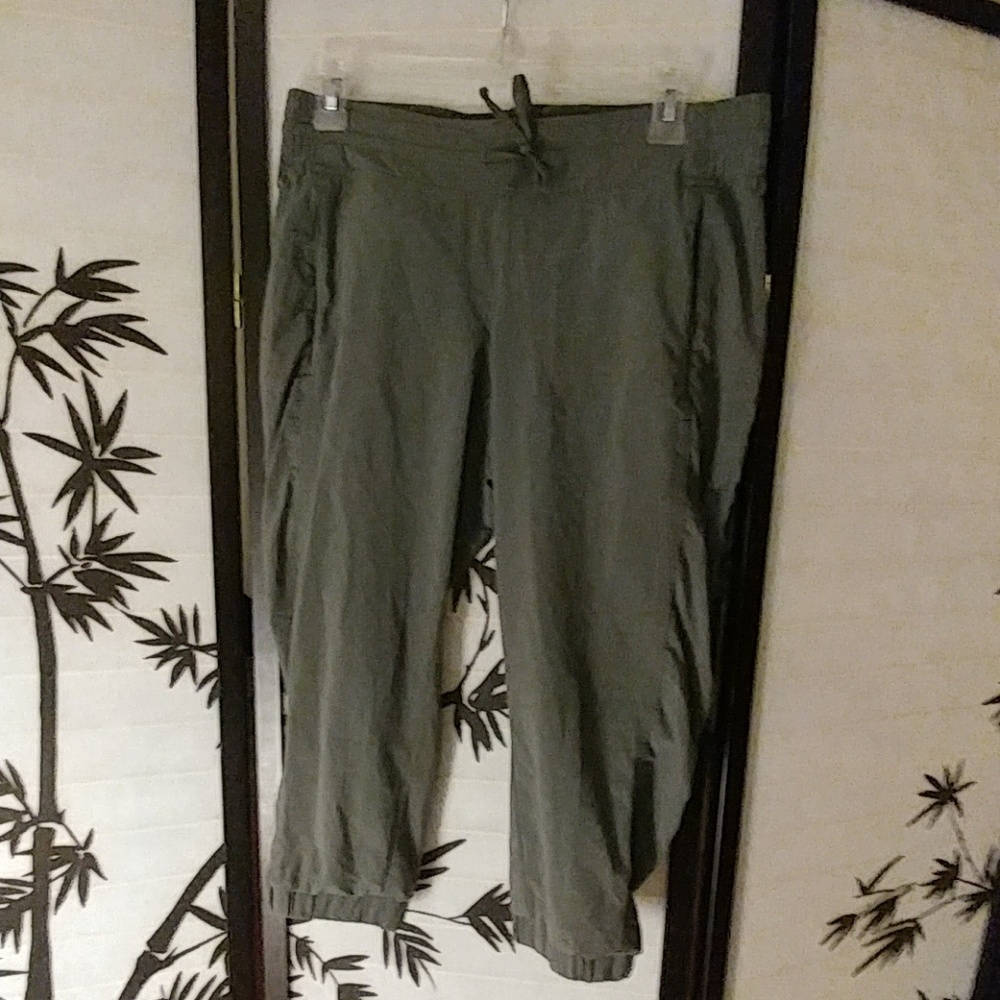 Athleta Crop workout Pant size 8
