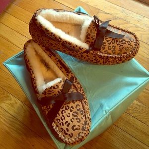 UGG Australia Dakota Leopard Suede Slippers Size 7