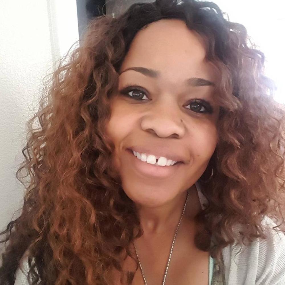 Meet your Posher, Lina