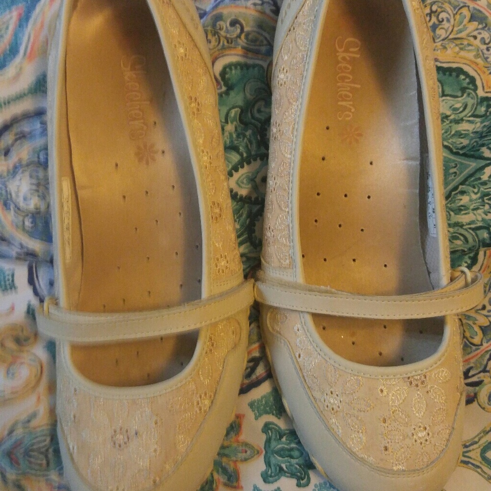 Size 11 women's sketchers