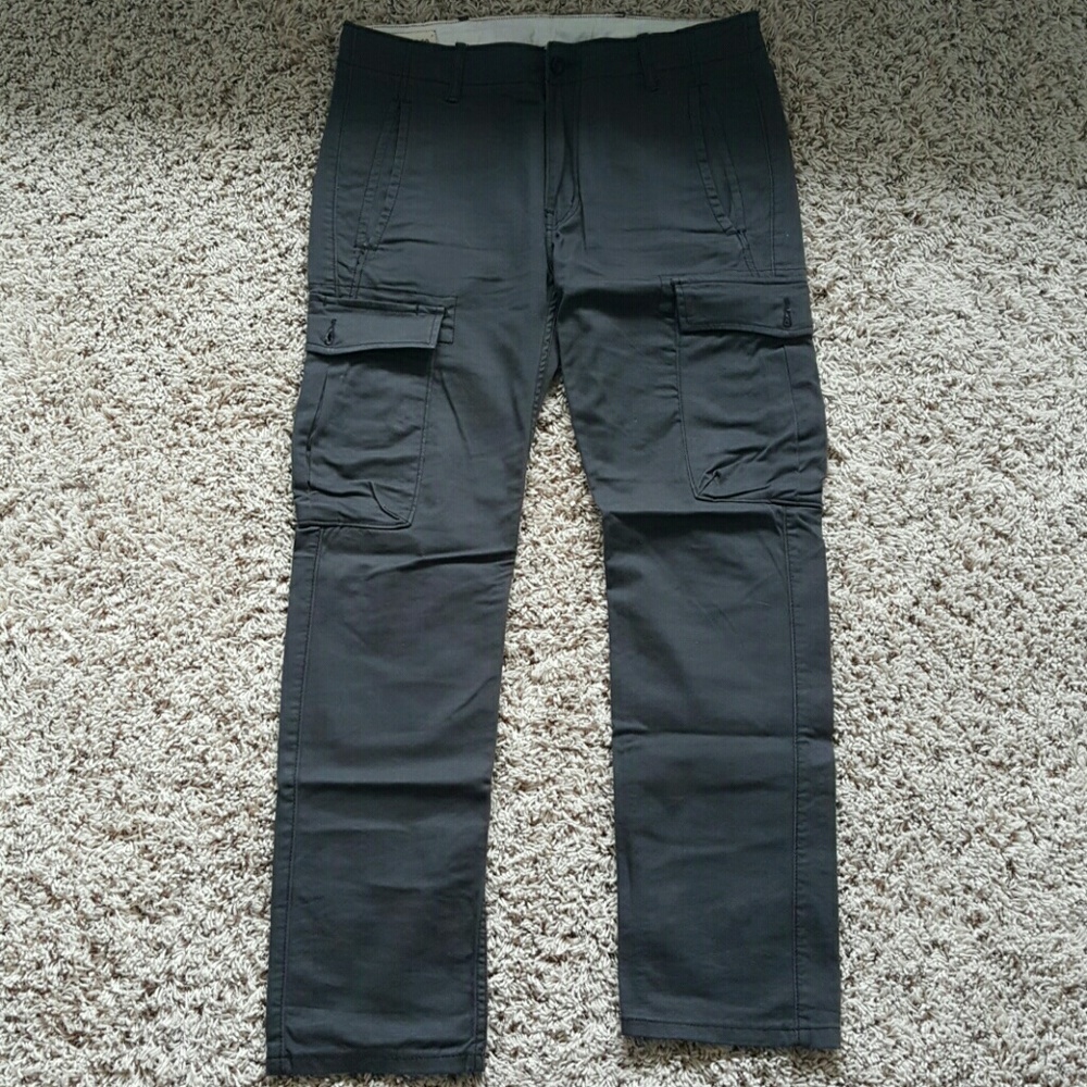 Levi skinny cargo pants