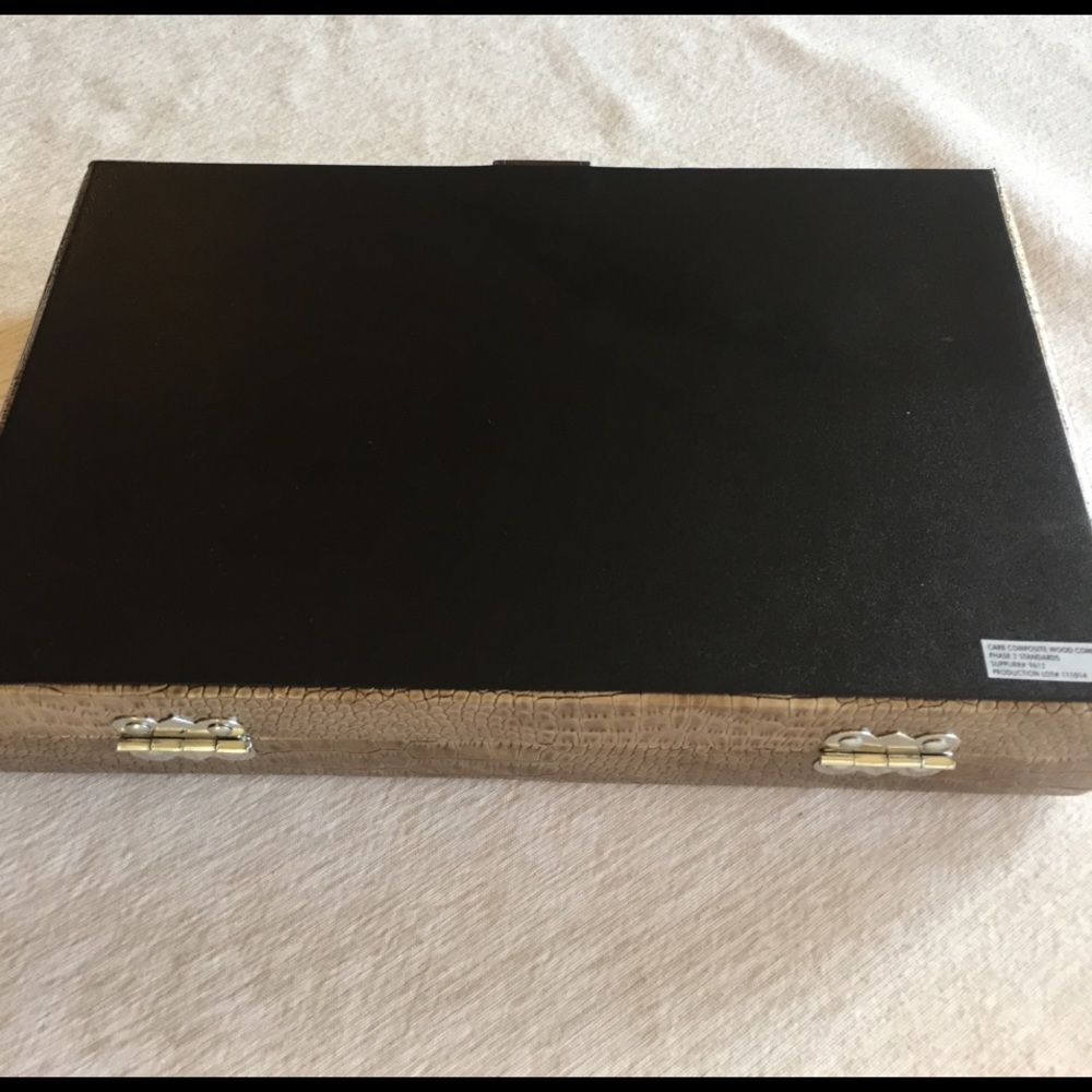 Faux alligator travel jewelry case - Picture 6 of 6