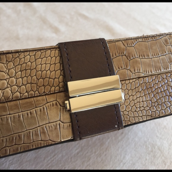 Faux alligator travel jewelry case - Picture 2 of 6
