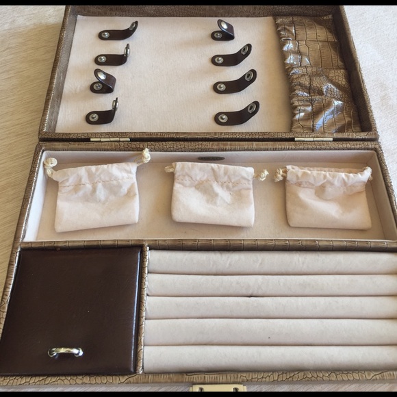 Faux alligator travel jewelry case - Picture 3 of 6