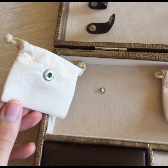 Faux alligator travel jewelry case - Picture 4 of 6