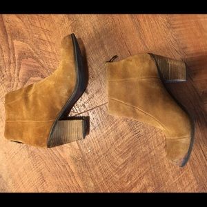 Tan ankle boot 9