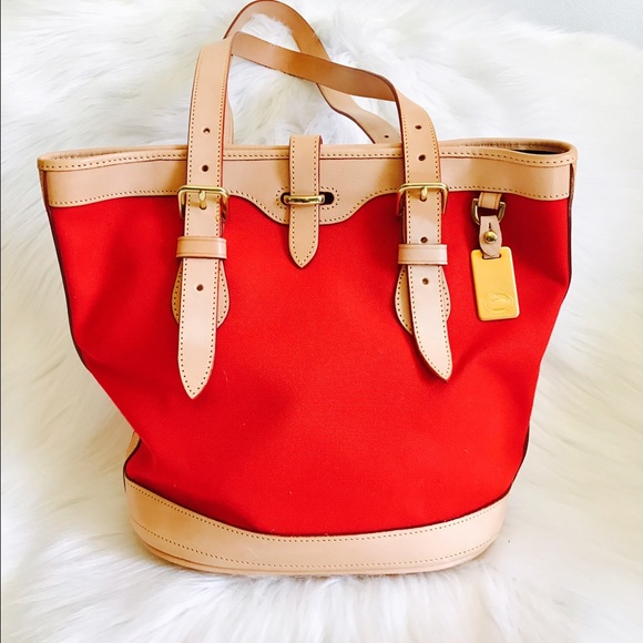 Dooney & Bourke Handbags - Dooney & Bourke Bucket Style Shoulder Bag