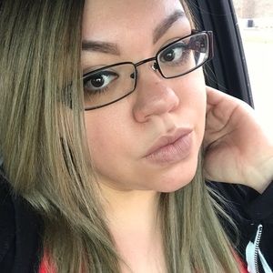 Meet your Posher, Claudette