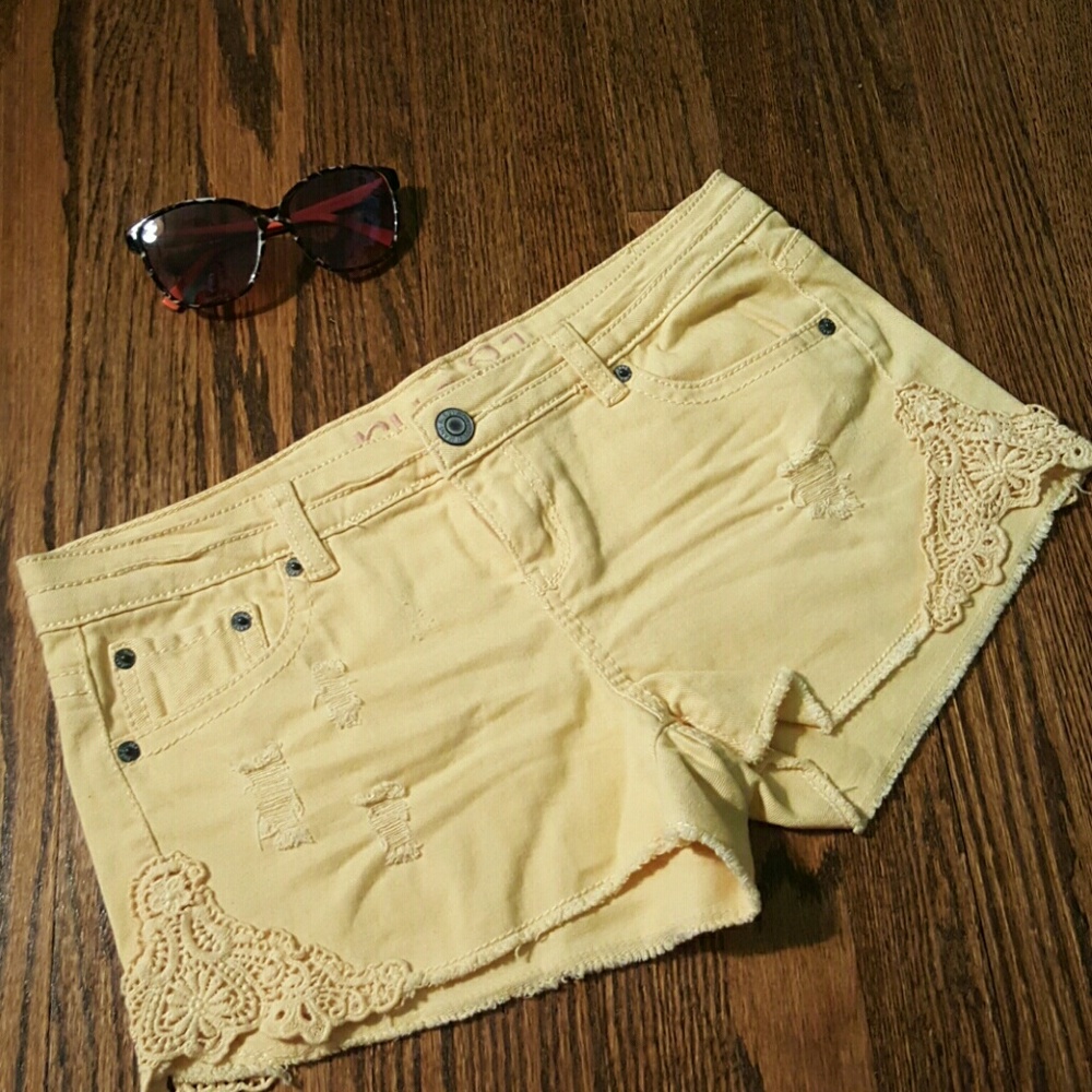 Crochet detail shorts