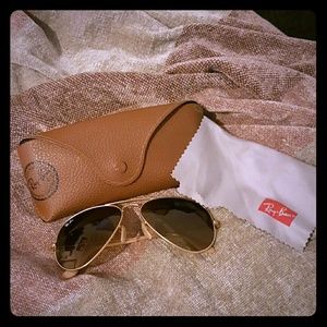 Gold Ray-Ban Aviator Sunglasses