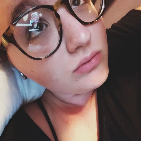 Meet your Posher, Gillian - Picture 1 of 1