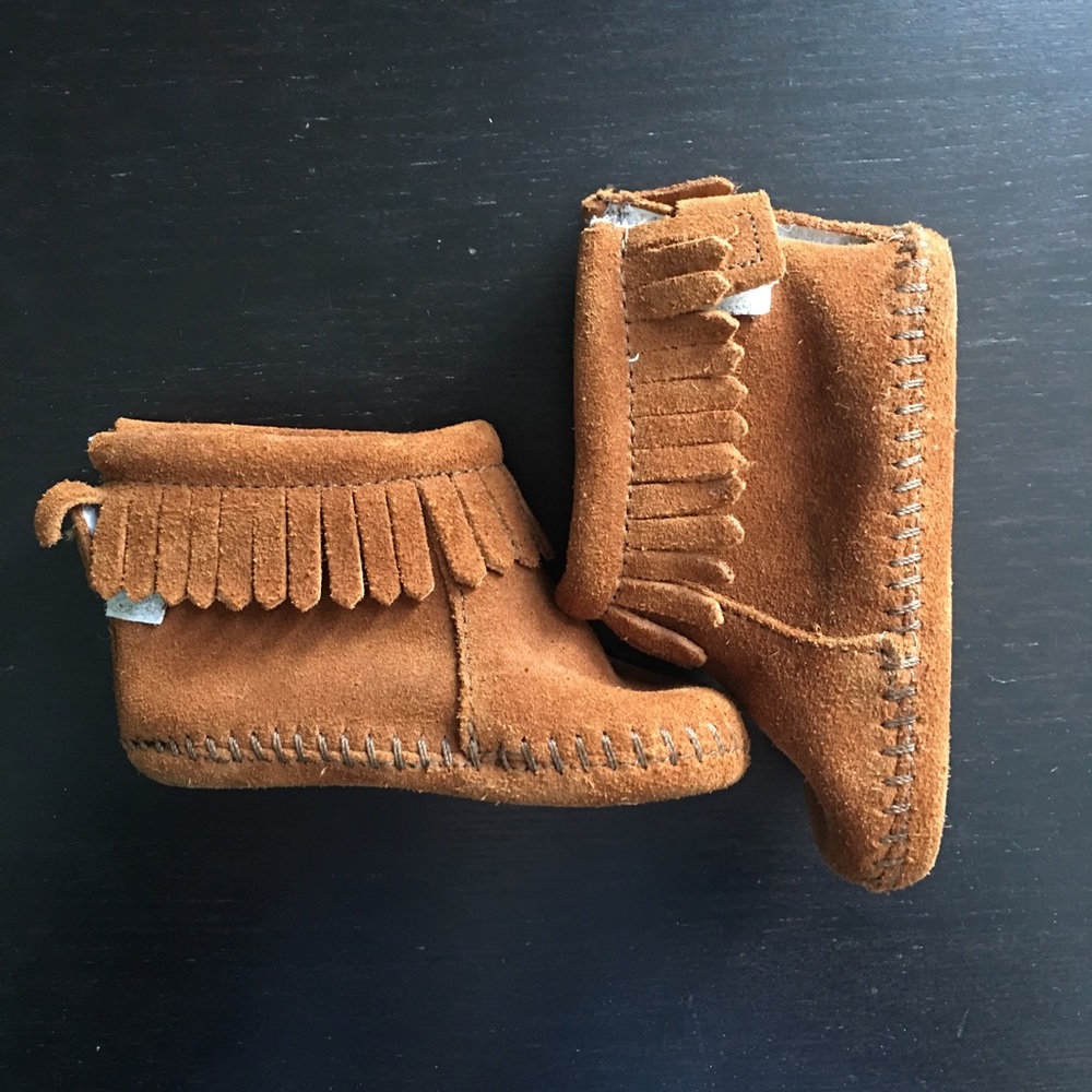 Minnetonka, back flap bootie, size 3,