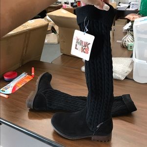 Muk luk boots never worn