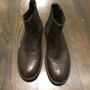 Banana Republic Chelsea Boots SZ 7 1/2 D