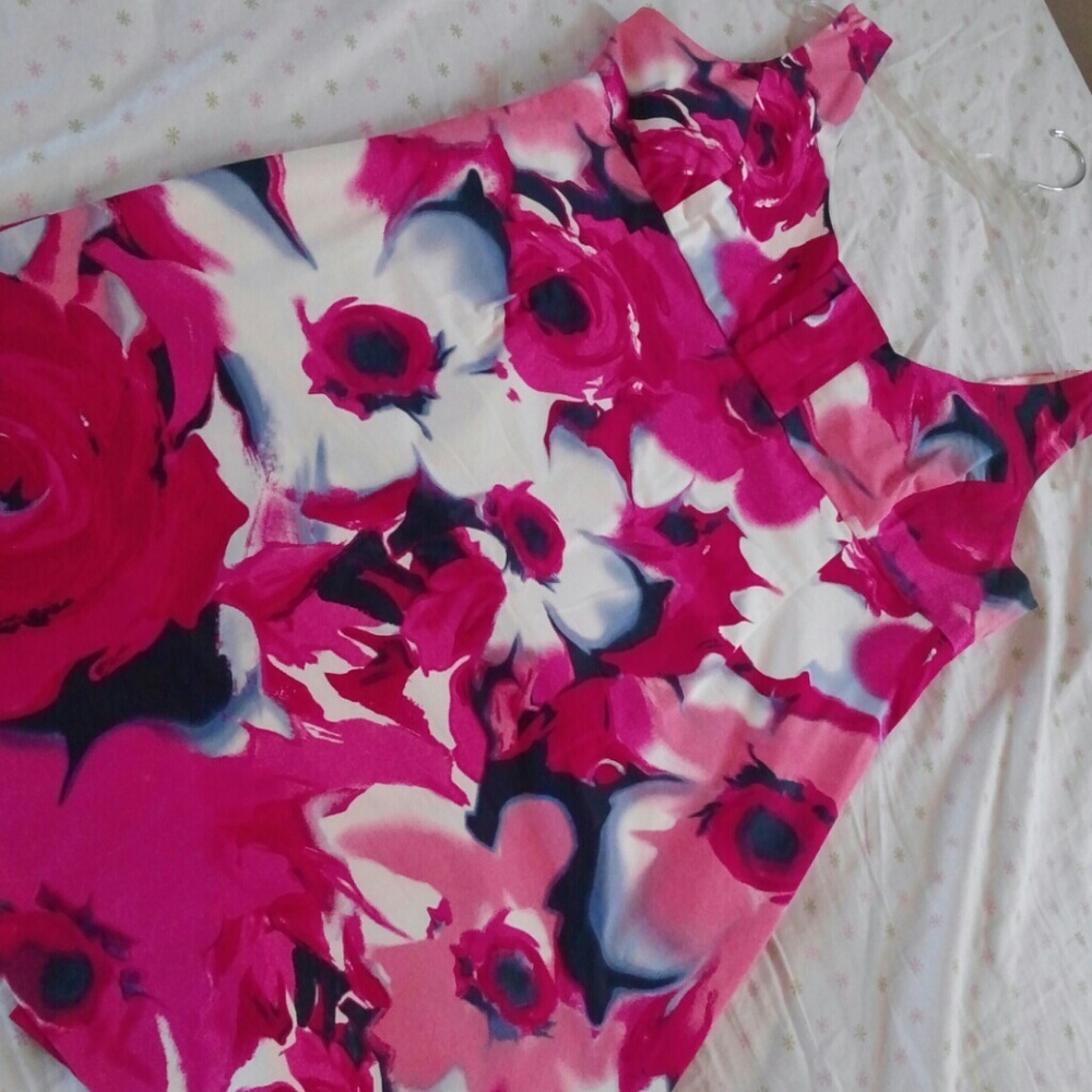 👗✔New York & Company Floral Dress