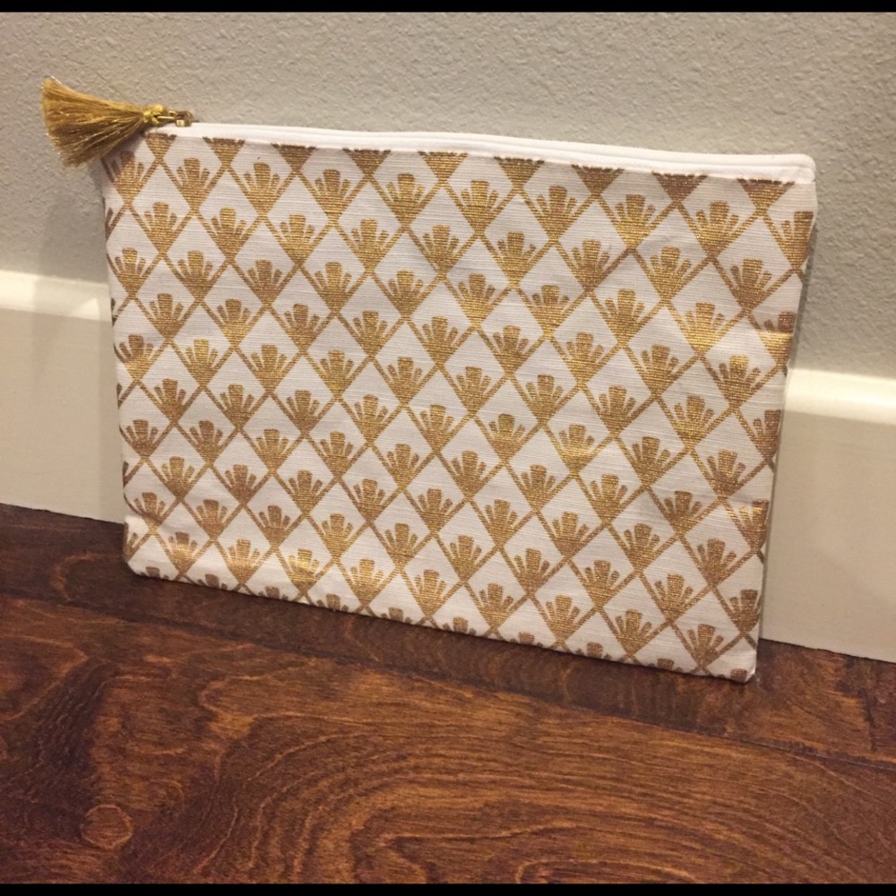 NWOT White & Gold clutch!