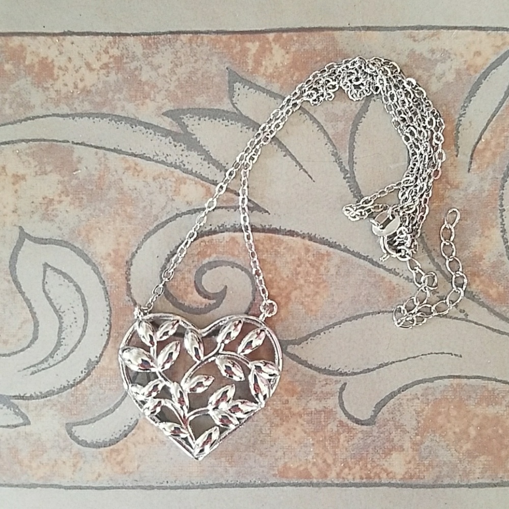 🌟Sale🌟 😍 Silver Heart Necklace