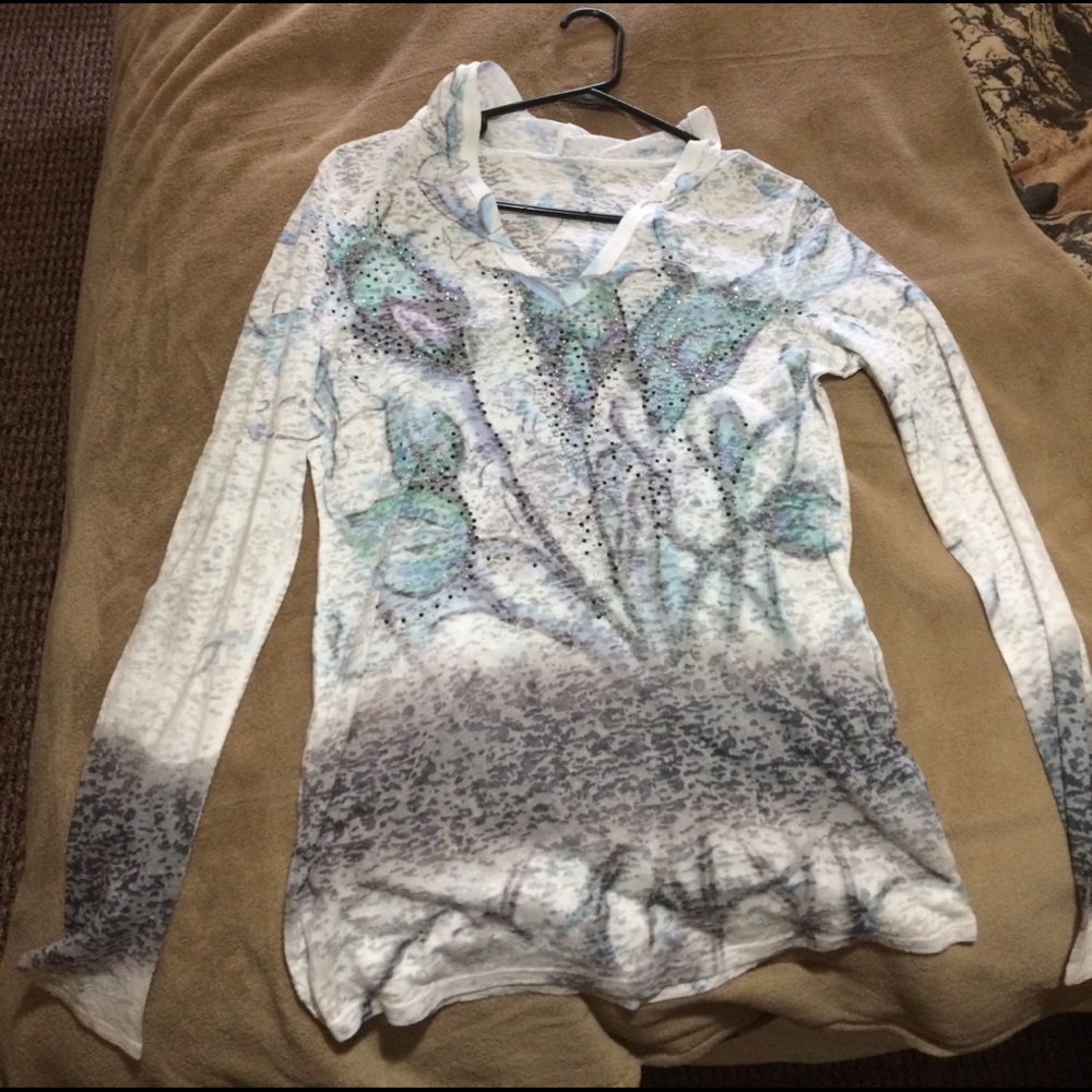 Long sleeve flower sheet shirt with hood