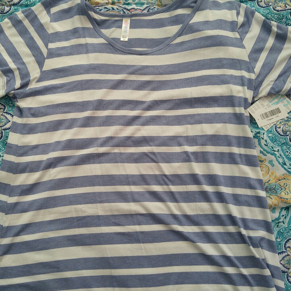 Super cute Lularoe classic t