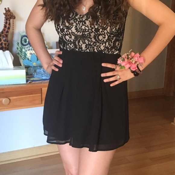 Black and cream romper and dress - Picture 5 of 5