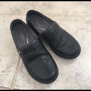 women's dansko work wonders black no slips size 8