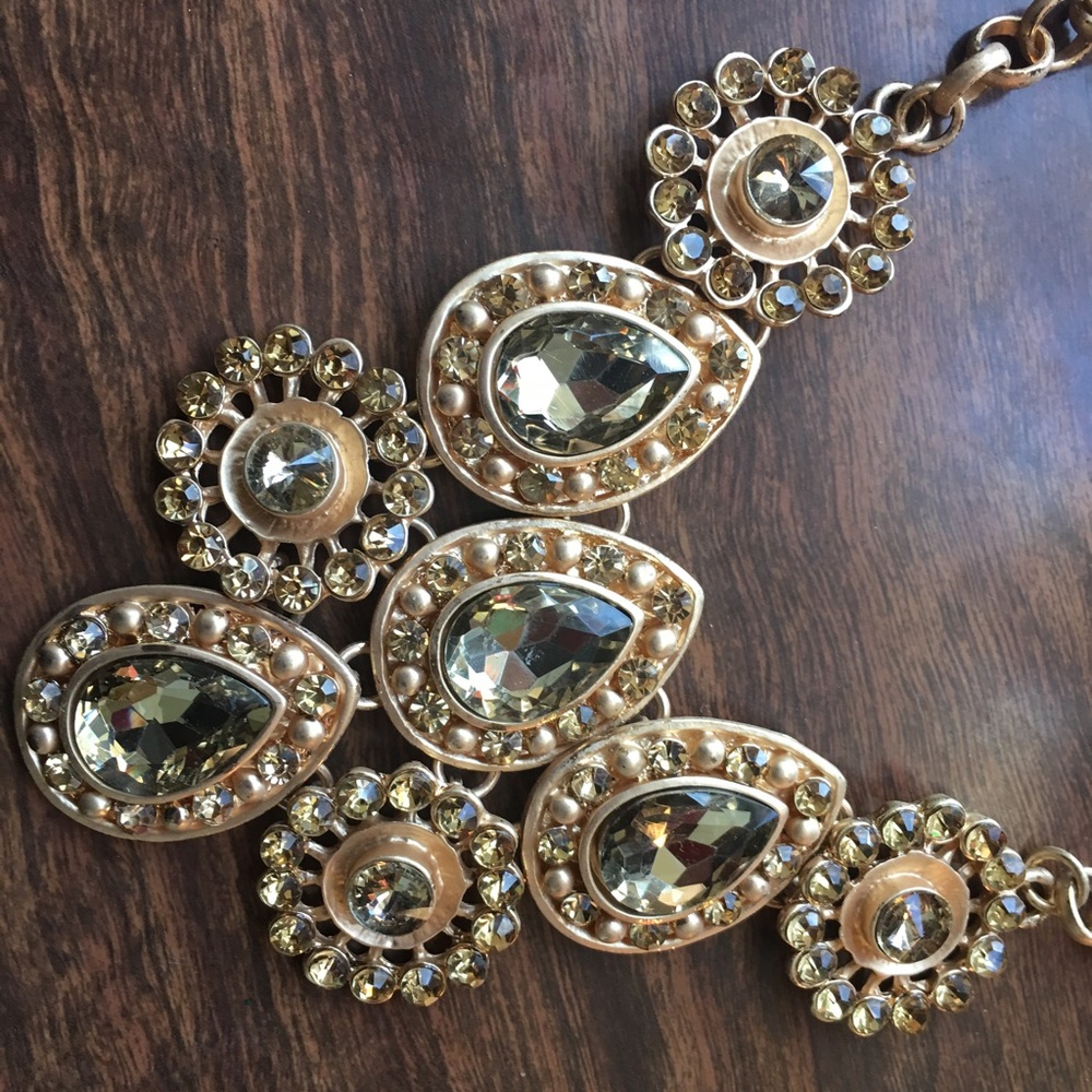 Gold statement necklace - Picture 2 of 2