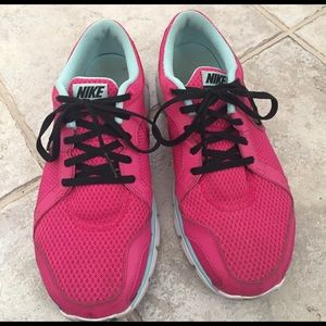 nike pink flex experience rn 2 shoes size 8.5