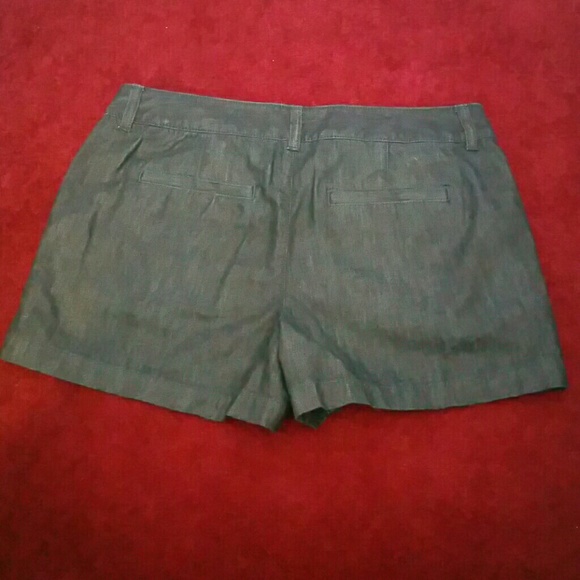Shorts - Picture 2 of 4