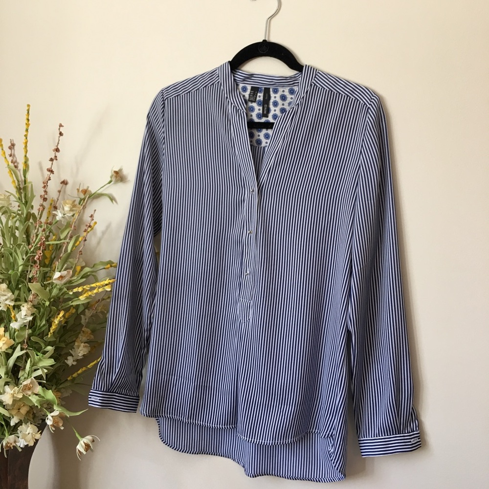 MNG Blue Pin Strip Top! Size 4. Like new!