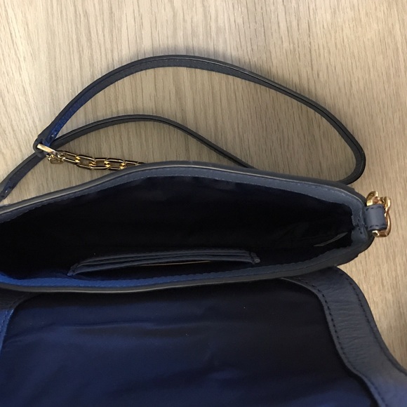SOLD Authentic Tory Burch detachable sling - Picture 3 of 4