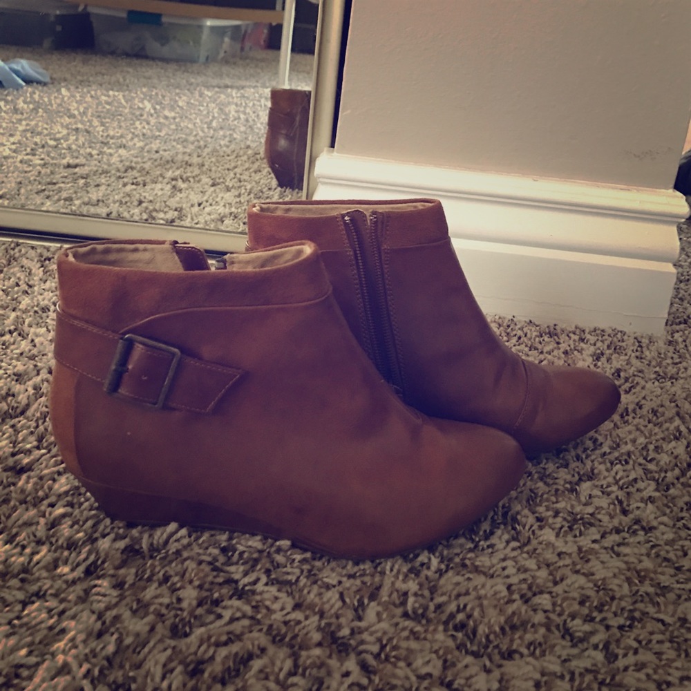 Cognac booties