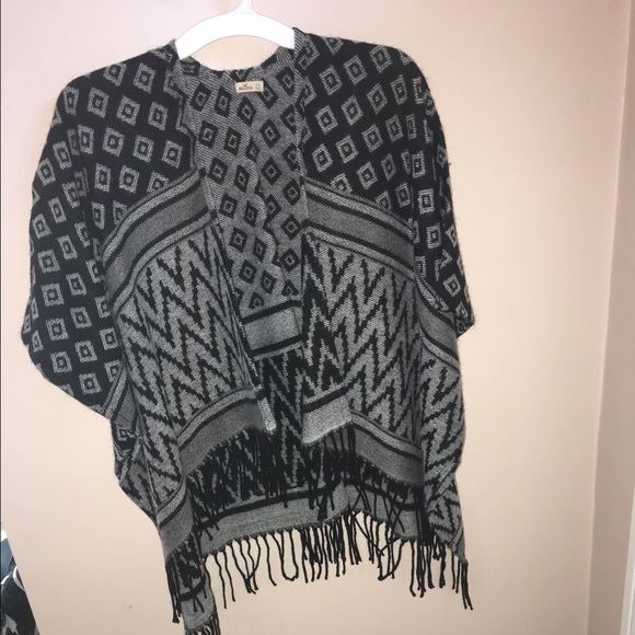 NWOT Hollister Fringe Poncho Size XS - Picture 1 of 4