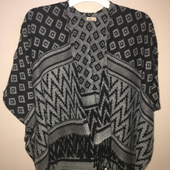 NWOT Hollister Fringe Poncho Size XS - Picture 2 of 4